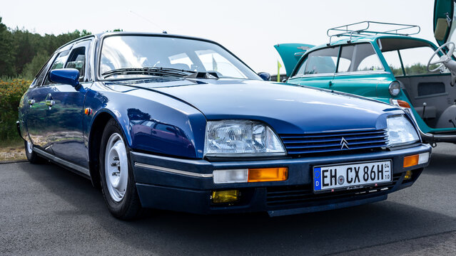LINTHE, GERMANY - MAY 27, 2023: The executive car Citroen CX22 TRS, 1986. Die Oldtimer Show 2023.
