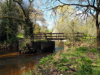 Bord de rivi&egrave;re en Bretagne au printemps