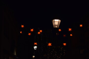 Star shaped Christmas lights around a lamp post