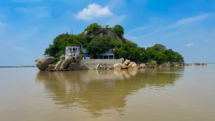 Kahalgaon Island is located in the Bhagalpur district of Bihar, India. There is a Temple located on top of the island