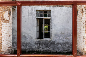 Window in an old building in ruins in the city of São Paulo. Old tenements in the city.