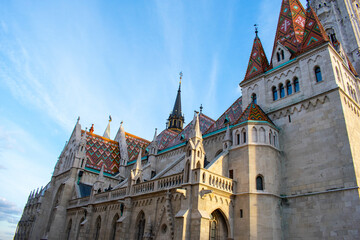 Obraz premium Matthias Church and Fisherman Bastion on Castle Hill in Budapest, Hungary 