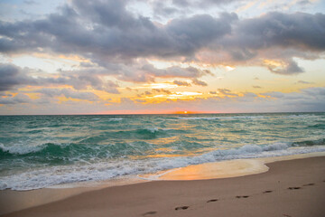 Sunset in the ocean. Sunset on a tropical beach.