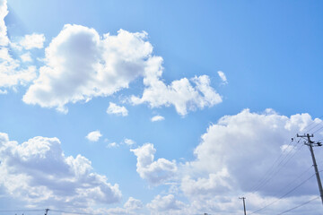 青空と雲と電線