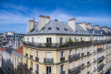 Paris, beautiful building in the 17e arrondissement - 754676854