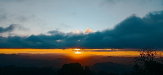 sunrise in the mountains © Josue