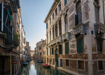 Fototapeta na wymiar Old canal in Venice