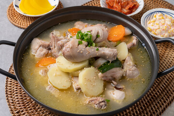 Chicken, spicy fish stew, spicy chicken stew, clear soup, steamed eggs, Korean food, side dishes, potatoes, carrots, kimchi, green onions