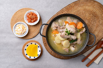 Chicken, spicy fish stew, spicy chicken stew, clear soup, steamed eggs, Korean food, side dishes, potatoes, carrots, kimchi, green onions