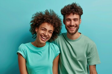 Obraz premium A man and woman are smiling and posing for a picture