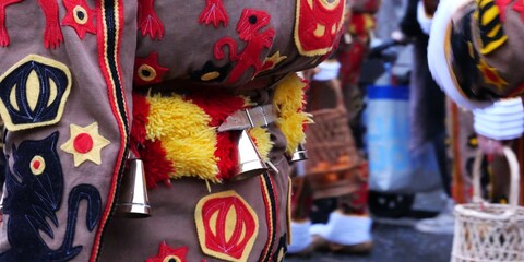 Détail d'une ceinture à clochettes d'un gille du carnaval de Binche, folklore wallon (Belgique), patrimoine immatériel de l'humanité - obrazy, fototapety, plakaty