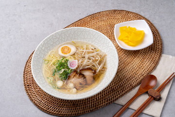 Japanese food, salmon, donburi, gyudon, ramen, sushi, shrimp, flatfish, eggs, dongots, side dishes