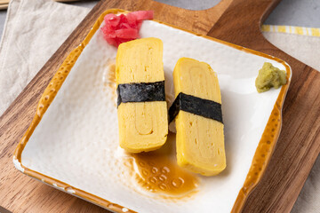 Japanese food, salmon, donburi, gyudon, ramen, sushi, shrimp, flatfish, eggs, dongots, side dishes