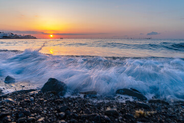 日の出と波寄せる浜辺20240310-2