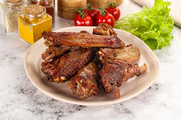 Roasted duck wings with sauce