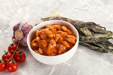 White beans in tomato sauce