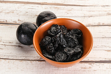 Dry prunes in thw bowl