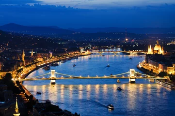 Fotobehang Kettingbrug Budapest by night with Szechenyi chain bridge