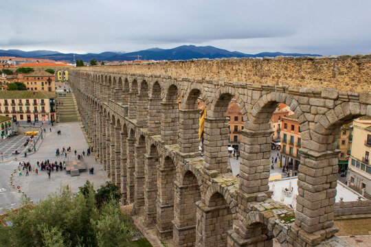 Acueducto de Segovia, arte romano, vista lateral desde lo alto