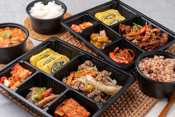 Korean food, pork, stir-fried pork, soybean paste, grilled, webfoot octopus, lunch box, egg roll,...