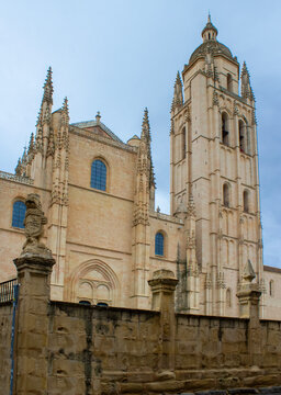 Catedral g&oacute;tica de Segovia vista de la torre