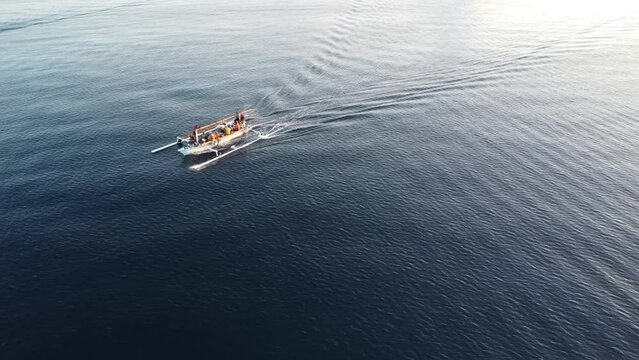 Indonesien, Bali, Fischerboot kommt am Morgen vom Fischfang zur&uuml;ck, Amed, Karangasem, Bali, Indonesien