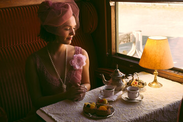 Flapper dress 1920 lady in steam train