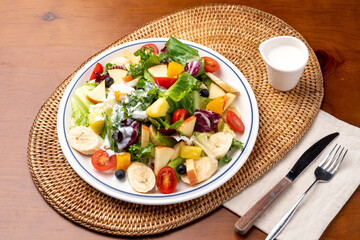 Bread, basil, tomato, ciabatta, baguette, sandwich, chocolate, lactobacillus, pie, gourmet, corn, garlic bread, horn sausage, yogurt, salad, burger,