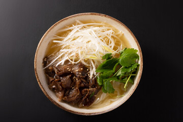 盛岡冷麺　牛骨スープ（牛肉　ネギ　水菜）