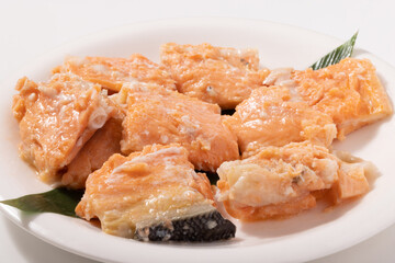 鮭の中骨　水煮（缶詰）