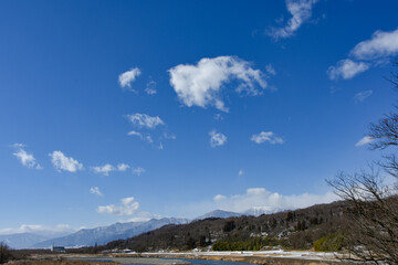 田舎風景　雪の残る春の松本市の風景