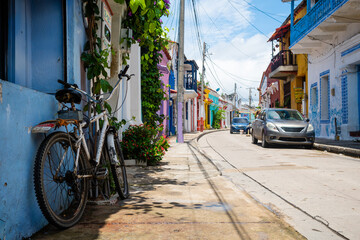 Fototapeta na wymiar colorful getsemani street in cartagena de indias, colombia.