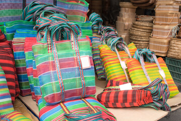 台湾のナイロンかごバック 漁師網バッグ 台北・迪化街の雑貨店 Colorful shopping bags for sale at Dihua Street in Taipei, Taiwan