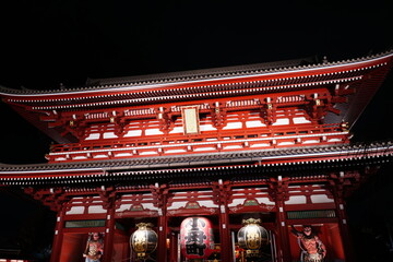 Sensoji or Asakusa Kannon Temple in Asakusa, Tokyo, Japan - 日本 東京 浅草 浅草寺 宝蔵門 - obrazy, fototapety, plakaty