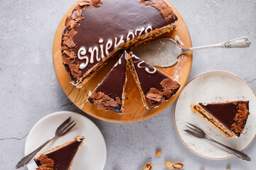 Snickers cake with caramel, peanuts and buttercream.
