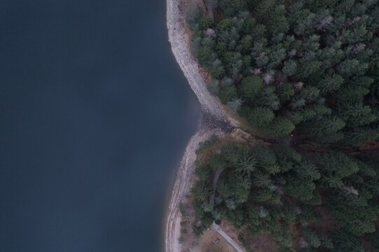 Vista con drone del "Lago delle Piazze" a Bedollo (TN)
