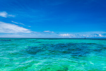 久米島の青い海