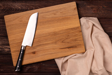 Big kitchen knife laying on a cutting board