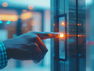 Foto op Plexiglas uomo di colore che  utilizza uno scanner per sbloccare una porta a vetri in un edificio per uffici, primo piano dello scanner e della mano © garpinina