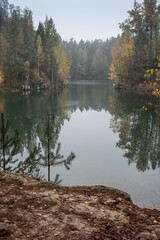 Tschechien, Andersbach, Felsenstadt. Blick auf den See, mit wunderschöner Spiegelung