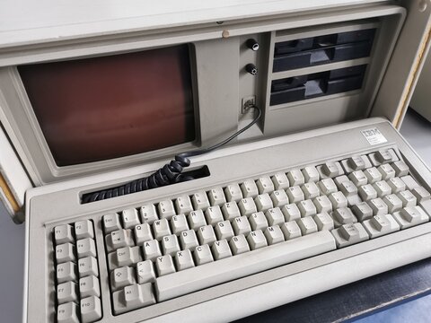 IBM Portabel Personal Computer tragbarer Computer der Vergangenheit
