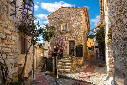 Fototapeta The narrow hillside alleys and streets of shops and cafes inside the medieval hilltop village of Eze, France, along the Cote d'Azur French Riviera.