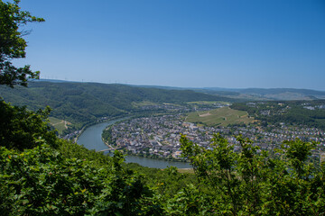 Fototapeta na wymiar Beautiful view of the Moselle and Bernkastel-Kues from the “Maria Zill” viewing point