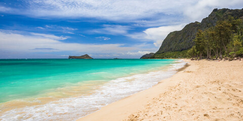 Beautiful Hawaiian white sand beaches on a a sunny day