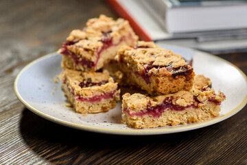 oatmeal cake with raspberries - 755141896
