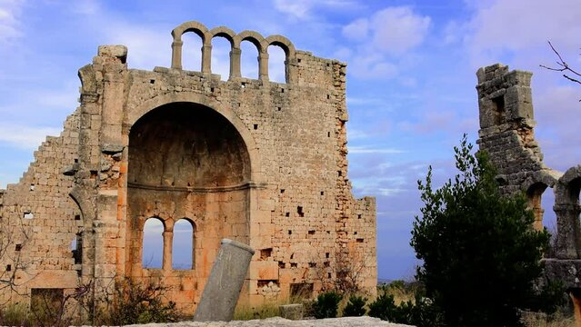 Okuzlu, a culture-rich site from Hellenistic to Byzantine times. Central culture highlight: three-nave basilica. Perfect for exploring culture and history through ancient ruins