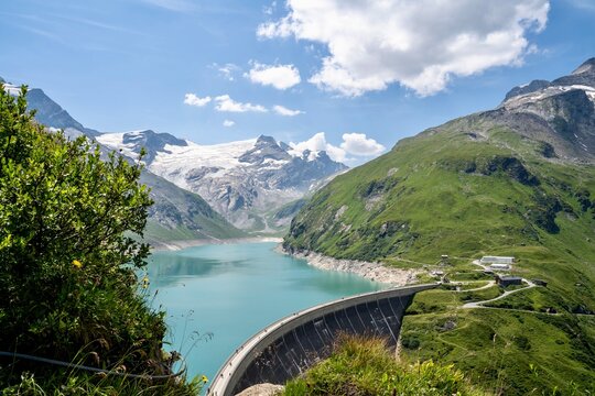 Ausflugsziel Hochgebirgsstauseen Kaprun im Nationalpark Hohe Tauern - zwei imposante Speicherseen, dem Wasserfall- und Mooserboden (Alpen, &Ouml;sterreich) 