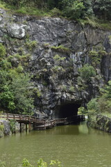 Ponte para dentro da caverna