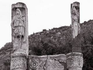Kolumny Efez czarno-białe - obrazy, fototapety, plakaty