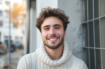 Obraz premium Portrait eines jungen lächelnden Mannes
